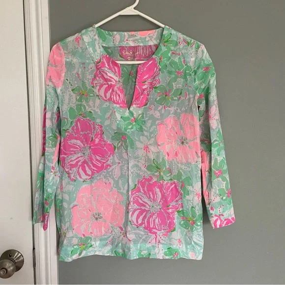 Lilly Pulitzer "Amelia Island" Green Pink Floral Blouse Tunic Top - Picture 1 of 13